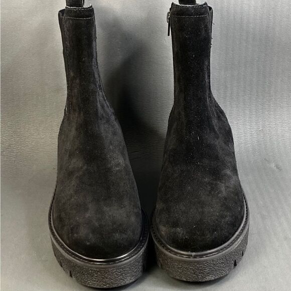 Chelsea & Violet Lottie Suede Lug Sole Platform Chelsea Booties womens size 9.5 - Picture 1 of 9